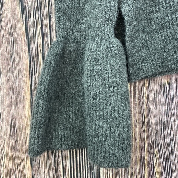 Woman’s Free Generation Los Angeles Gray Sweater With Bell Cuffs-Size M - Picture 2 of 11